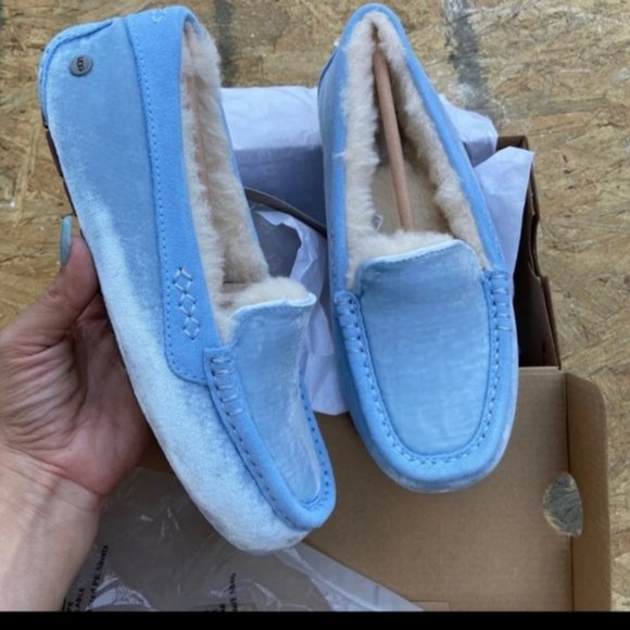💎💕📦UGG AUTHENTIC WOMEN'S MOCCASIN💎💕📦 NWT - Picture 4 of 4